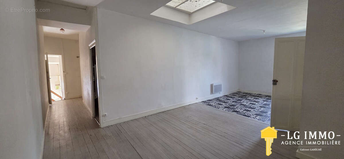 Appartement t3 + local commercial, centre bourg de mortagne - photo 4