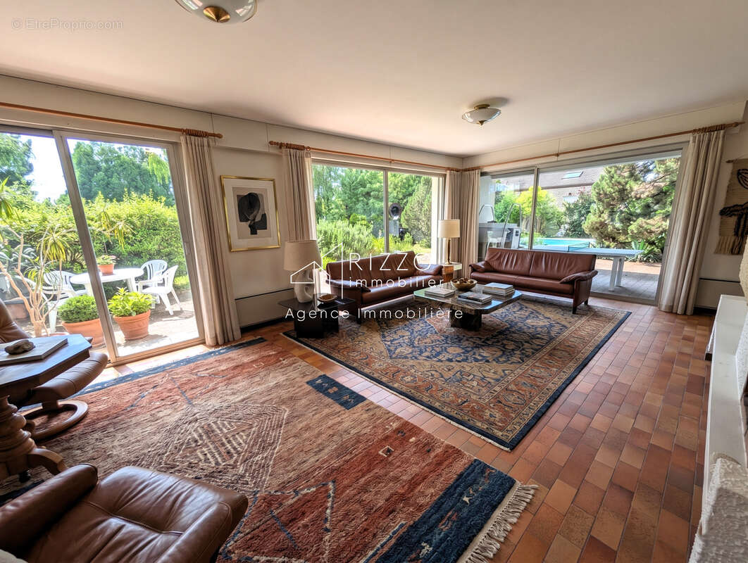 Maison à PREVESSIN-MOENS