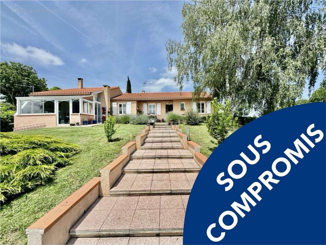 Maison à SAINTE-FOY-DE-PEYROLIERES