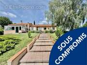 Maison à SAINTE-FOY-DE-PEYROLIERES