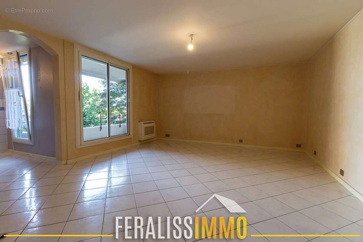 Superbe appartement au sein d'une résidence recherchée. - photo 2