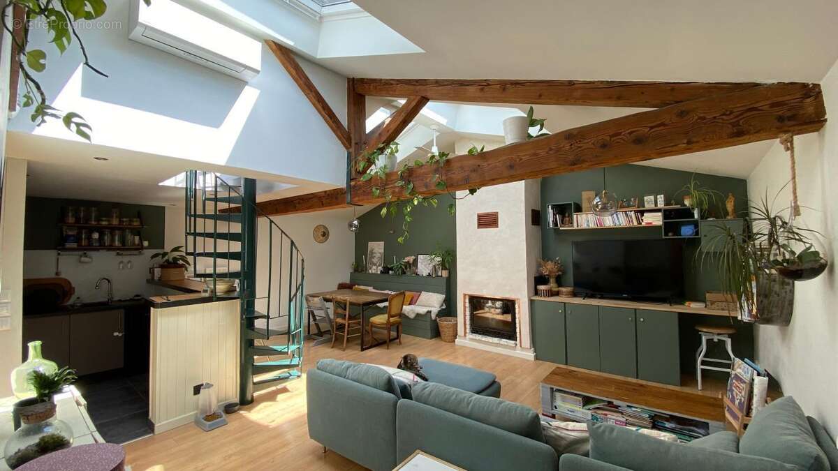 Appartement à FONTAINES-SUR-SAONE