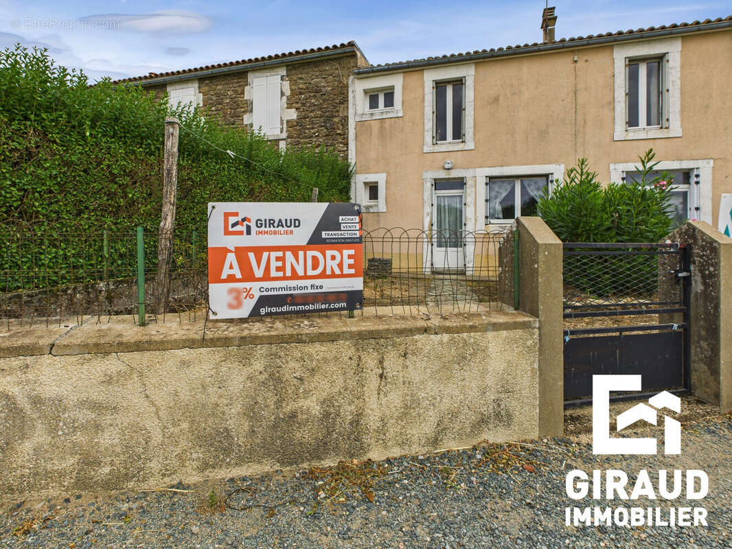 Maison à SAINT-CYR-DES-GATS