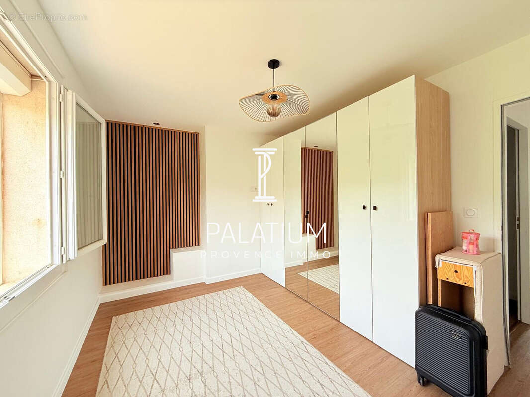 Appartement à LA FARE-LES-OLIVIERS