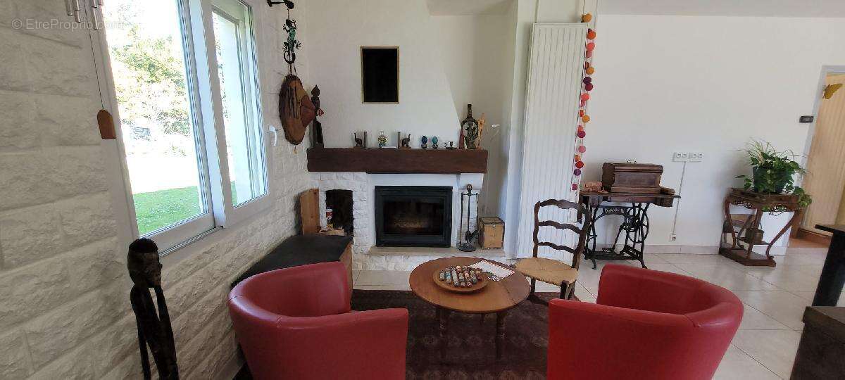 Maison à SAINT-JEAN-D'ANGELY