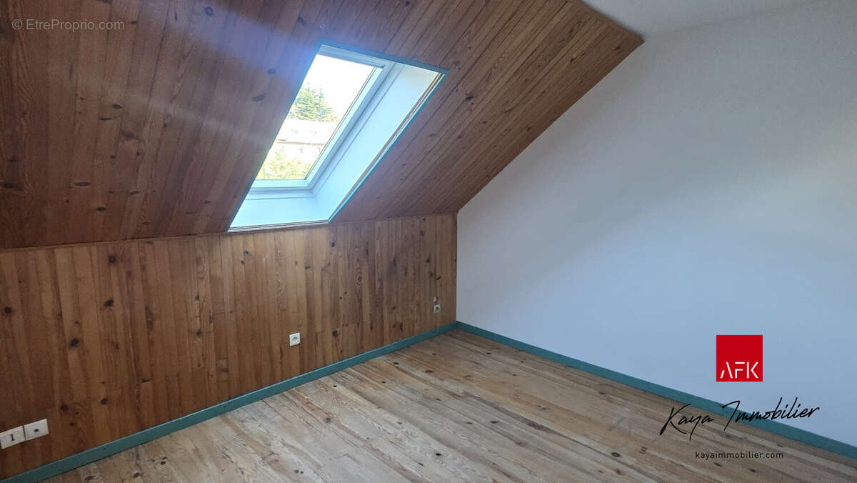 Chambre 3 - Maison à VETRAZ-MONTHOUX