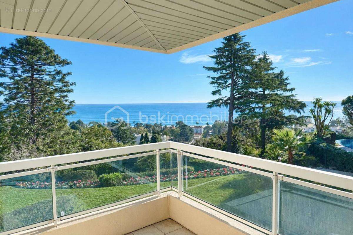 Cannes Croix-des-Gardes - Appartement 86m² - 3 pièces - Terrasse 43m² - vue mer - Piscine - Garage - photo 2