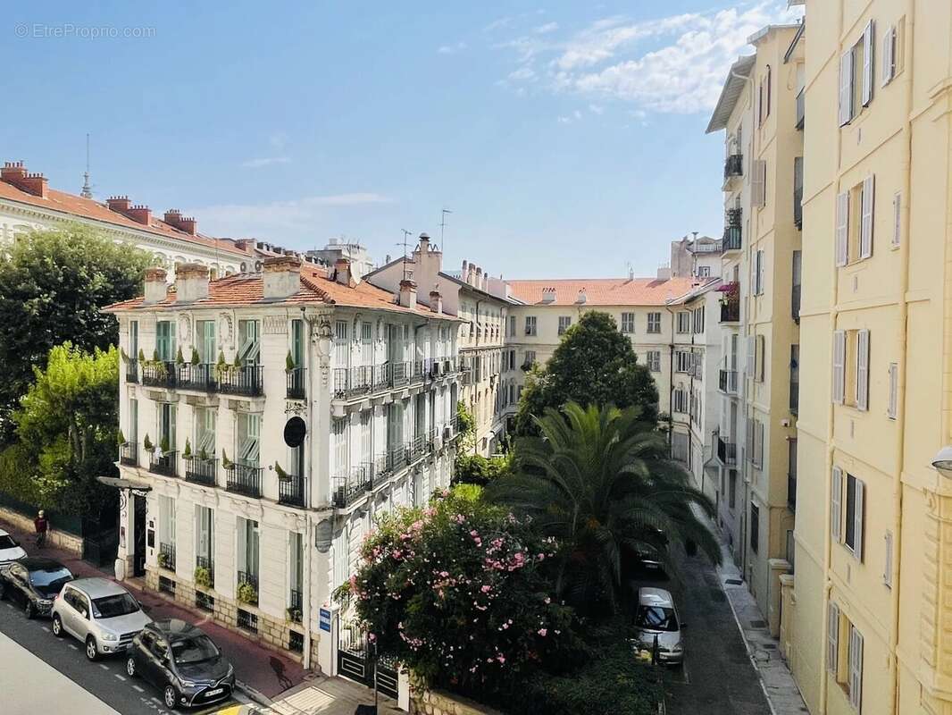 Carré d'or - Beau 2 pièces avec terrasse vue mer latérale - photo 9
