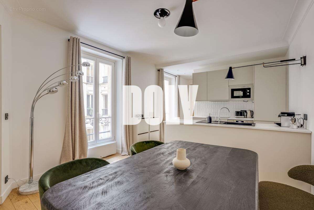 Appartement à PARIS-16E