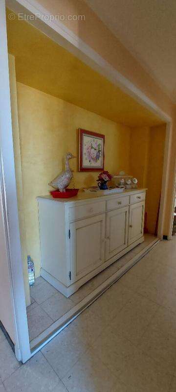 30. GARD. NIMES. Appartement traversant climatisé de 106 m² avec terrasse dans résidence sécurisée - photo 9