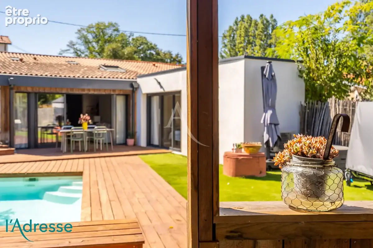GRADIGNAN proche des commerces - Maison moderne de plain-pied avec piscine - photo 3