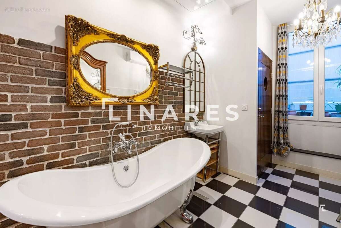 Appartement à MARSEILLE-1E