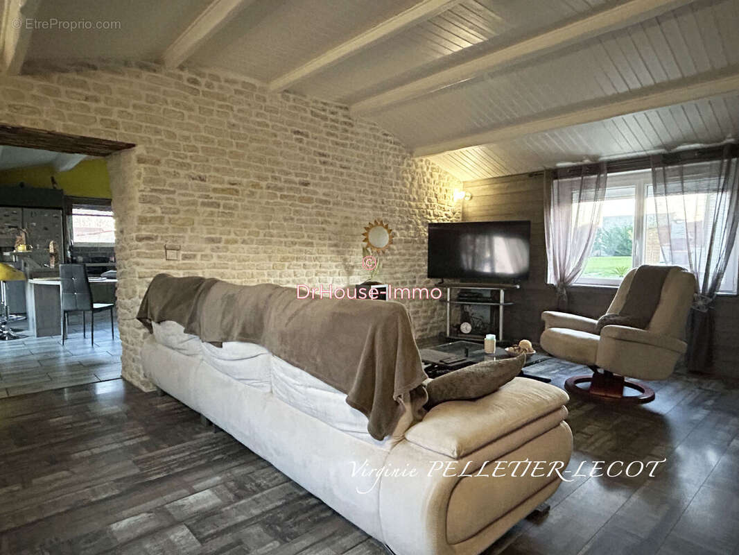 Maison à VOUILLE-LES-MARAIS