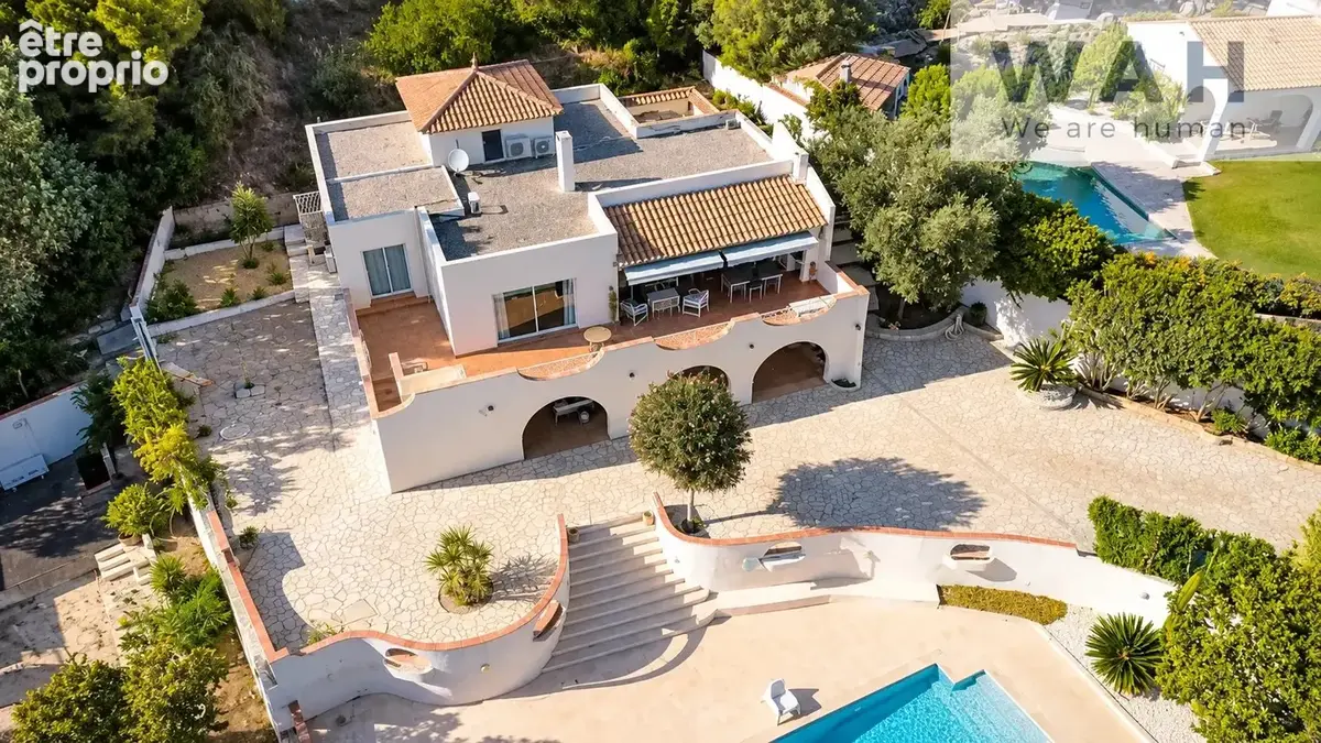 Maison d'architecte de 211 m2 à Poussan - photo 2