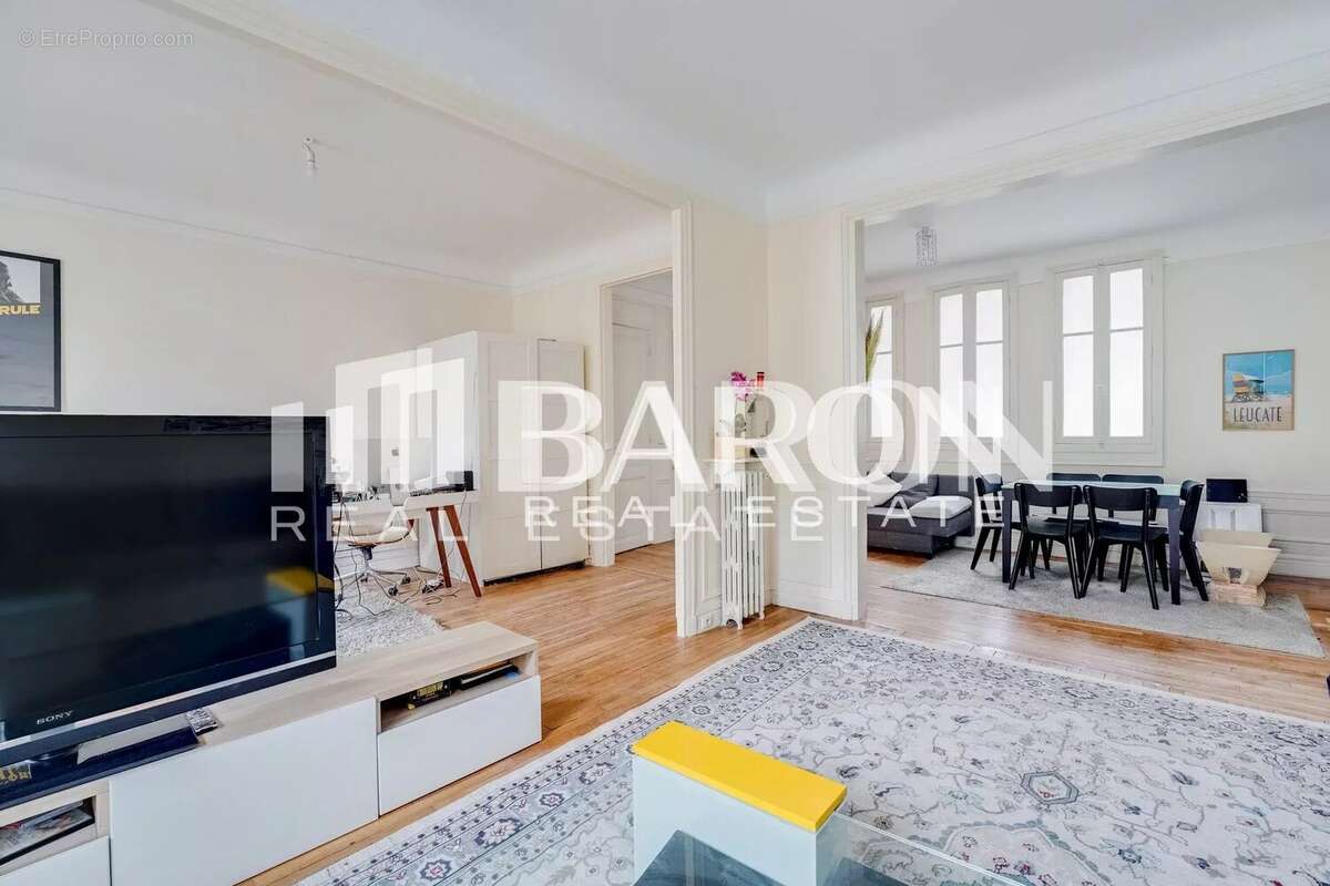 Appartement à PARIS-17E
