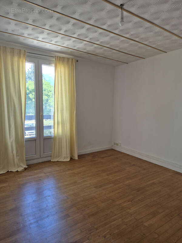 Appartement T3 de 61 m2 avec balcon et cave - photo 2