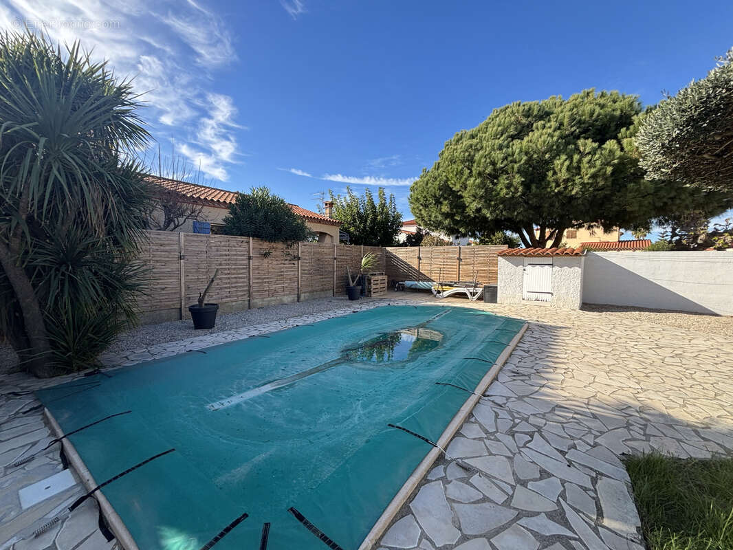 Maison à SAINT-LAURENT-DE-LA-SALANQUE