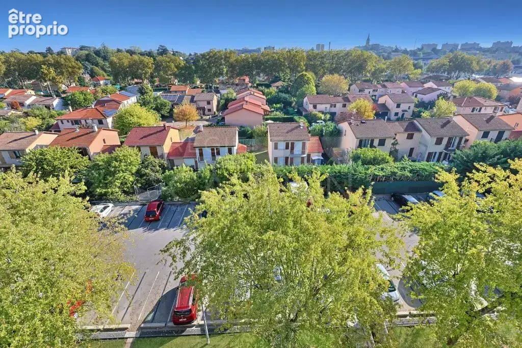 Rillieux village – 6ème étage, balcon et vue dégagée - photo 5
