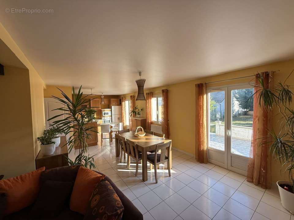 Maison à VIGNEUX-SUR-SEINE