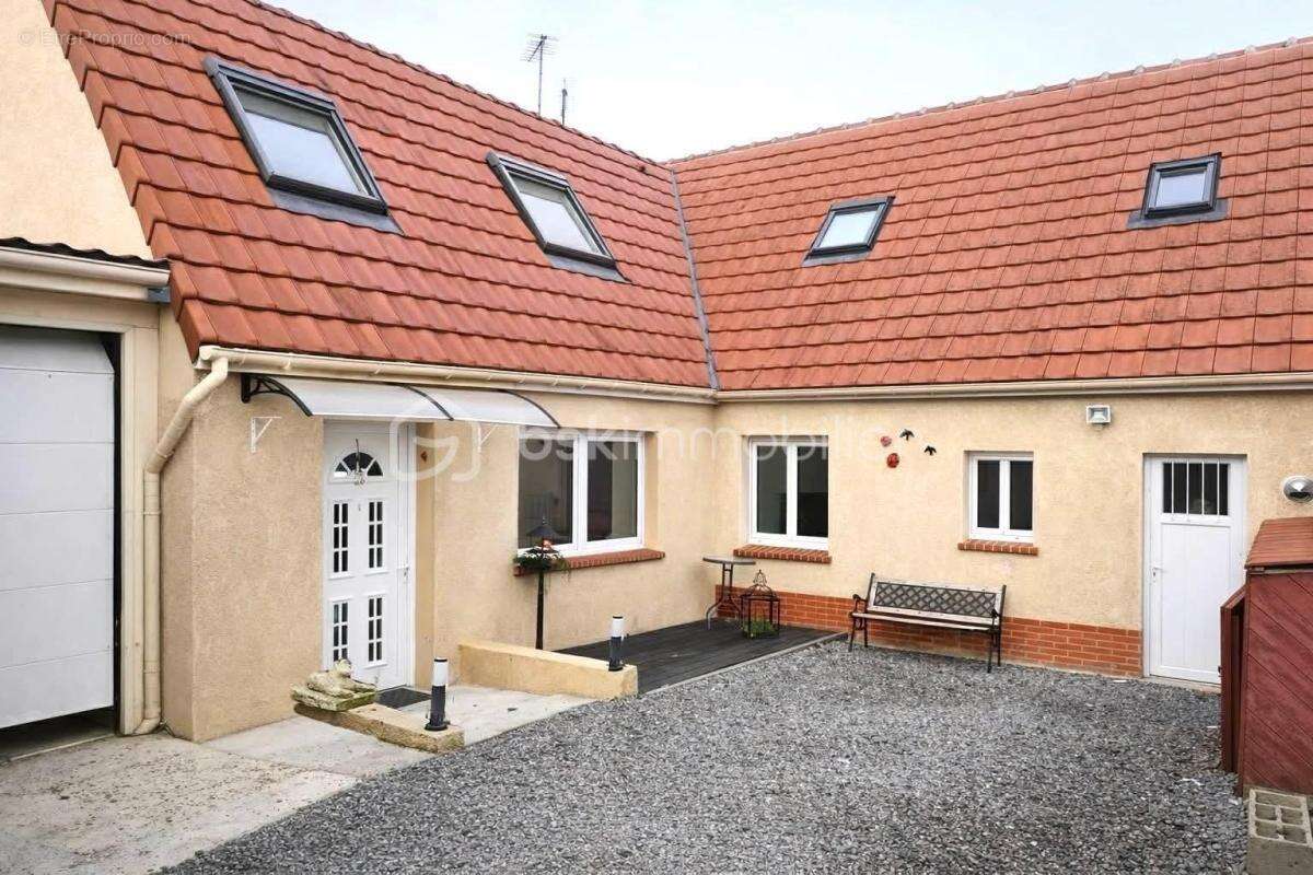 Maison à RESSONS-SUR-MATZ