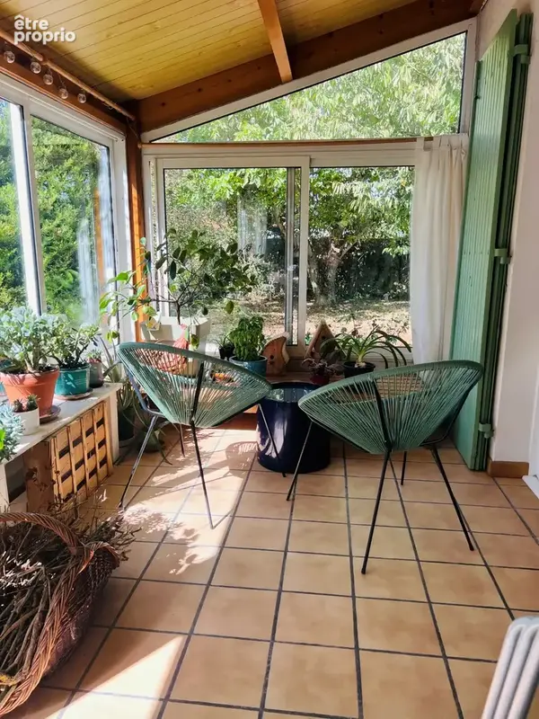 Maison familiale de plain-pied avec jardin, véranda et prestations récentes - photo 7