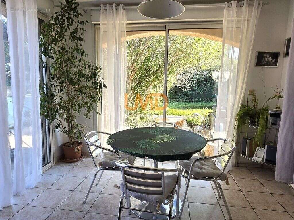 Maison à SAINT-SATURNIN-LES-AVIGNON