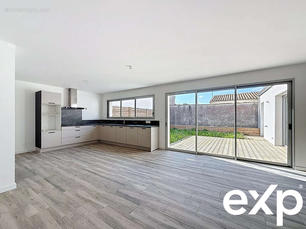 Maison à SAINTE-SOULLE