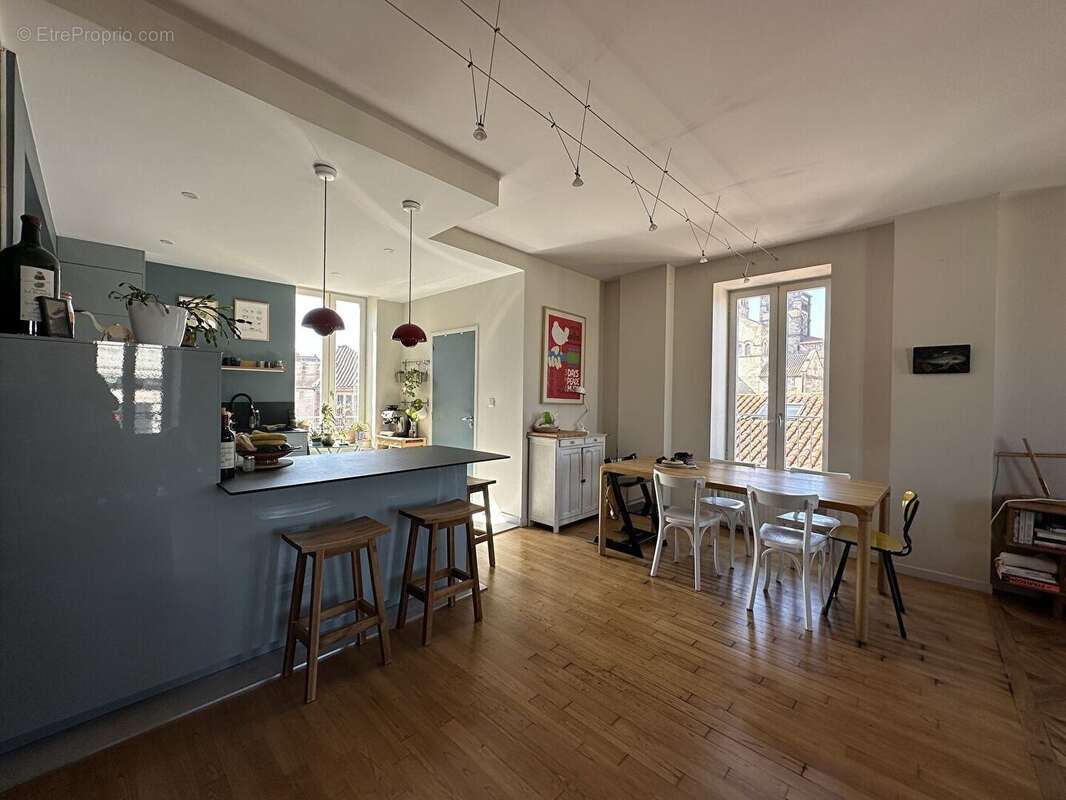 Appartement T4 de 116 m² / Charme de l'ancien / Centre historique - photo 2