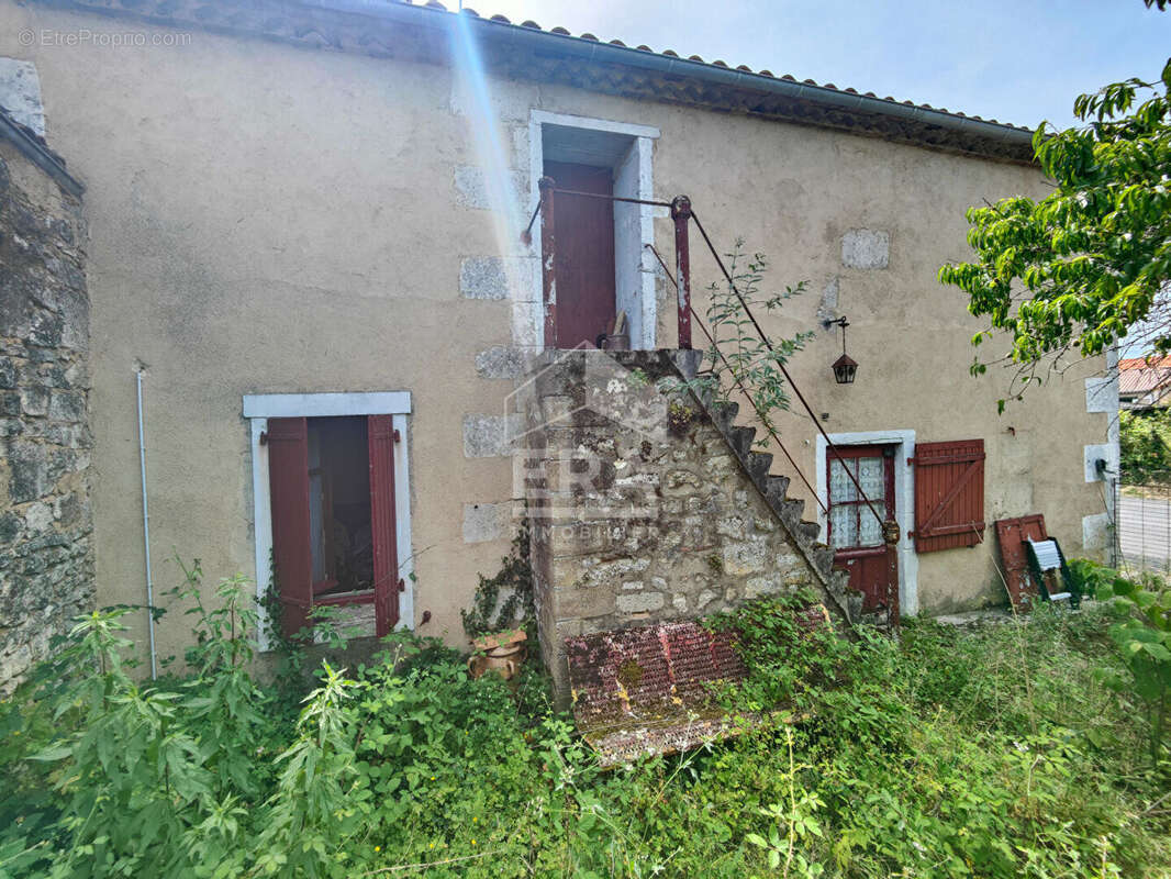 Maison à MORNAC