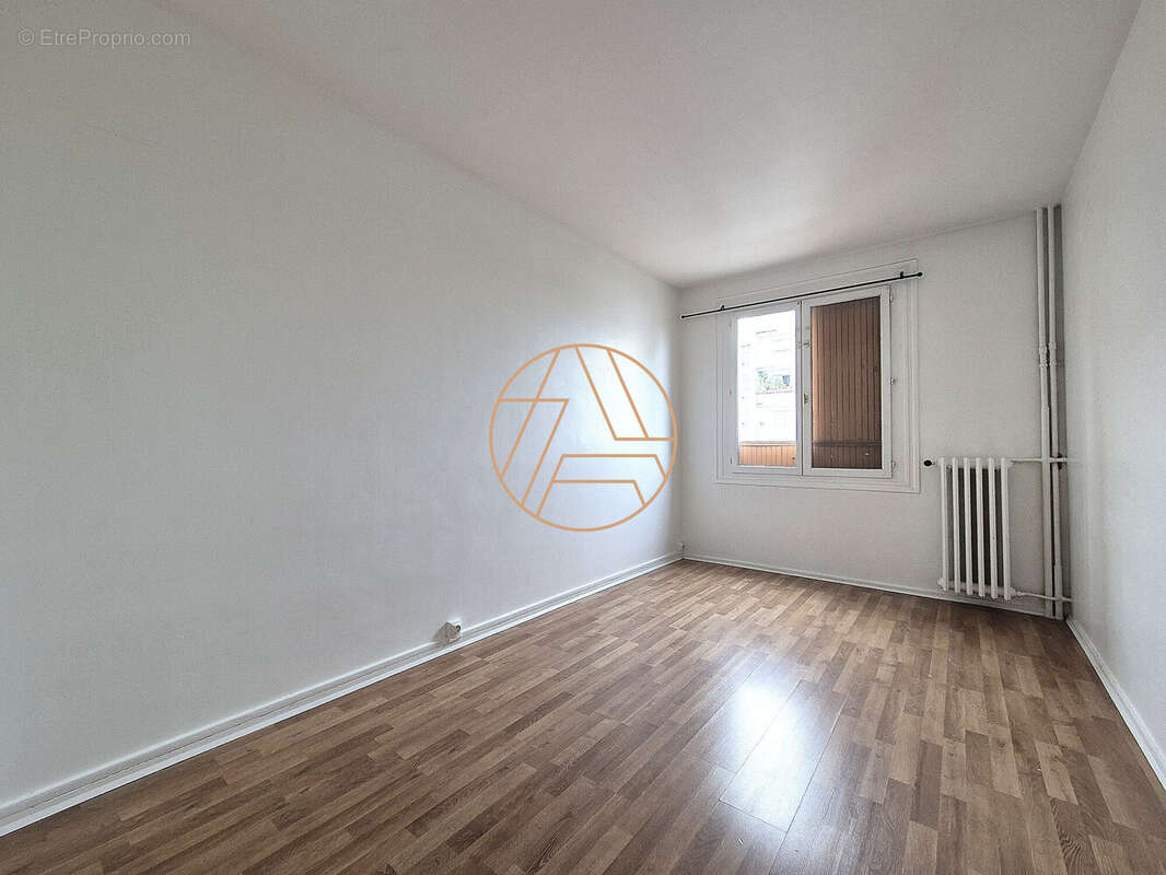 Appartement à SAINT-MAUR-DES-FOSSES