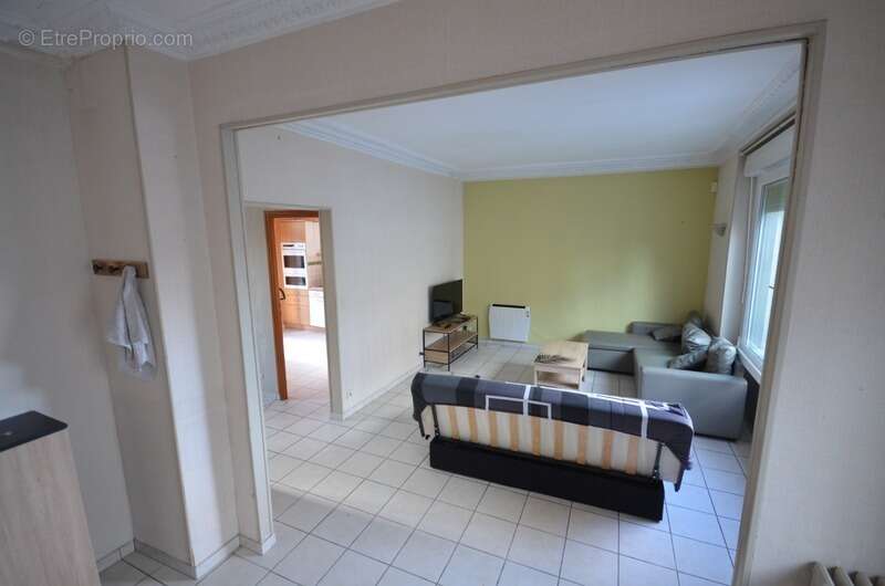 Proche de LA FERTE SOUS JOUARRE (77) à vendre maison de 7 pièces avec local commercial - photo 2