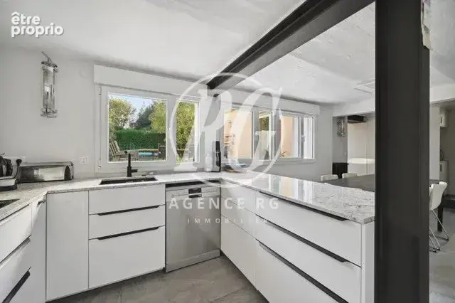 Maison 7 pièces rénovée avec piscine - photo 5