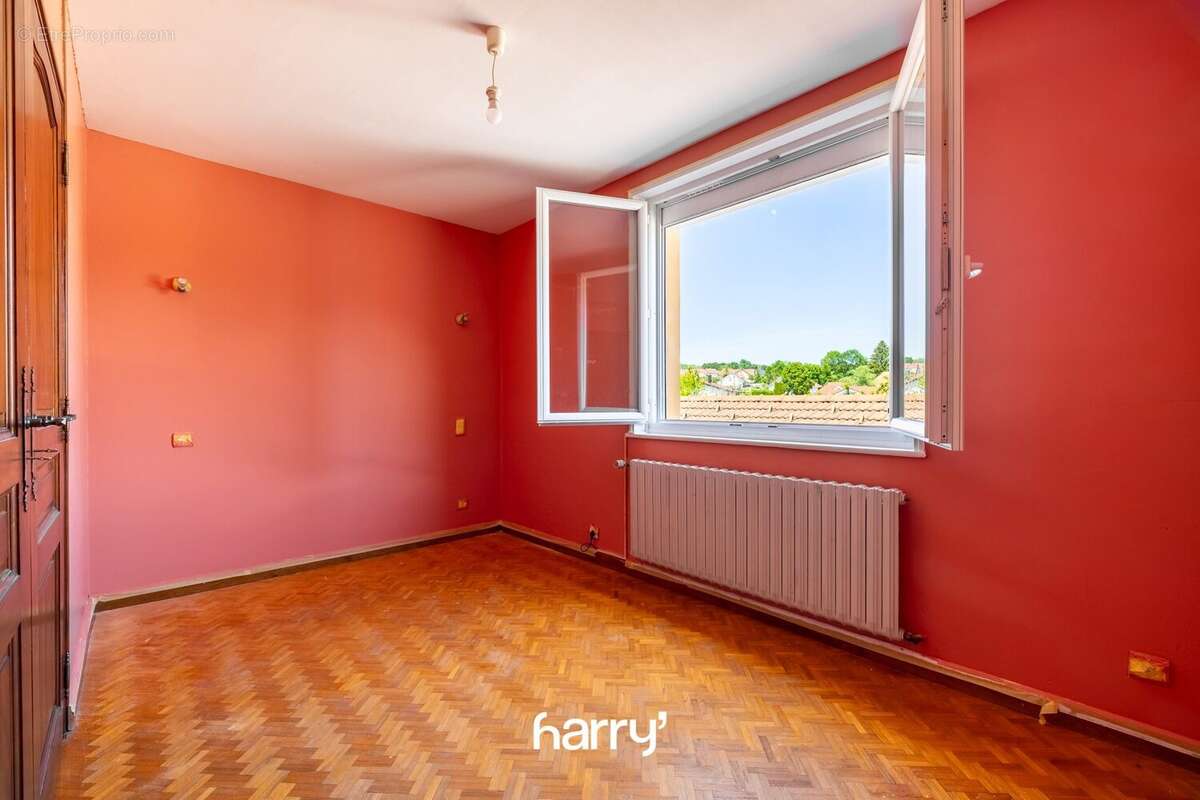 Maison 260 m² à Chaffois  - photo 8