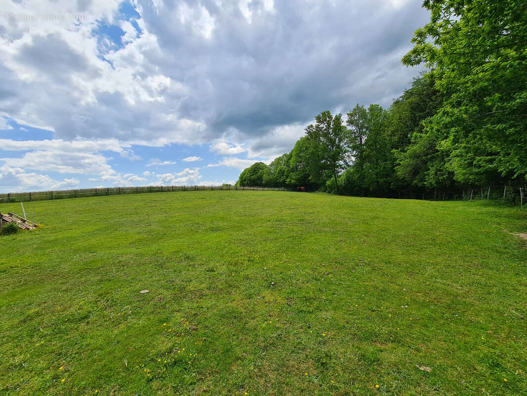 Maison à EYMOUTIERS