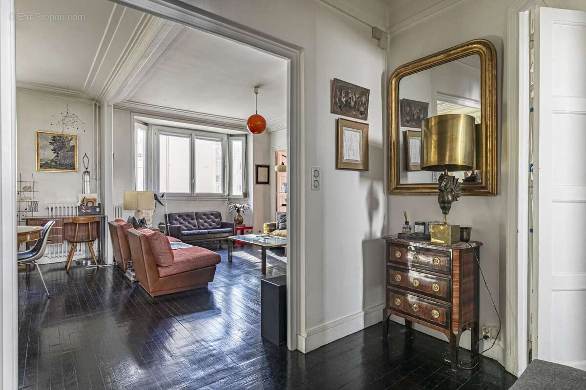 Appartement à PARIS-17E