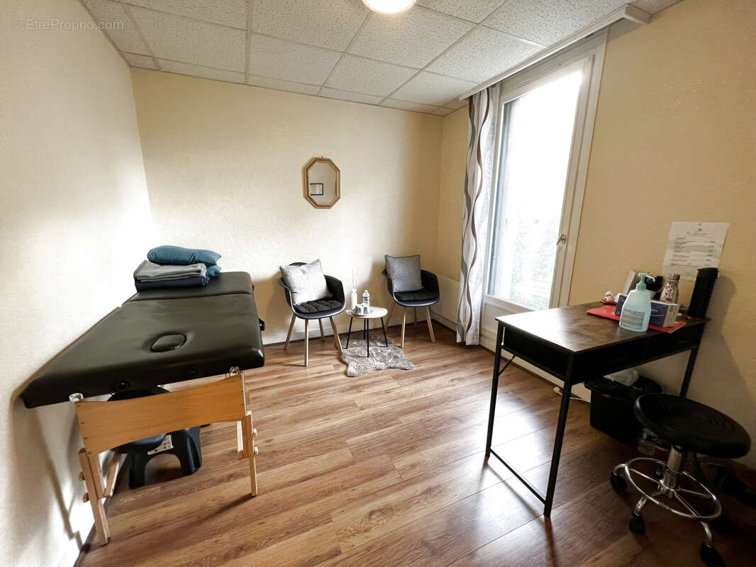 Commerce à PONT-SAINTE-MARIE