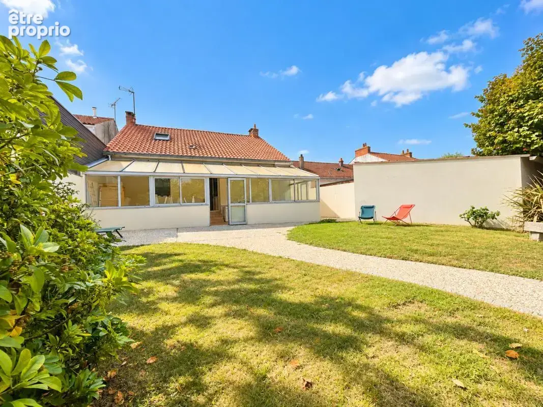 Maison 6 pièces 130 m² à vendre à La Roche-Sur-Yon (85000) - photo 2