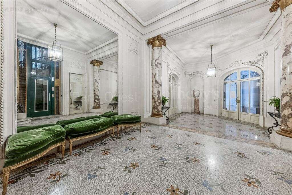 Appartement à PARIS-16E