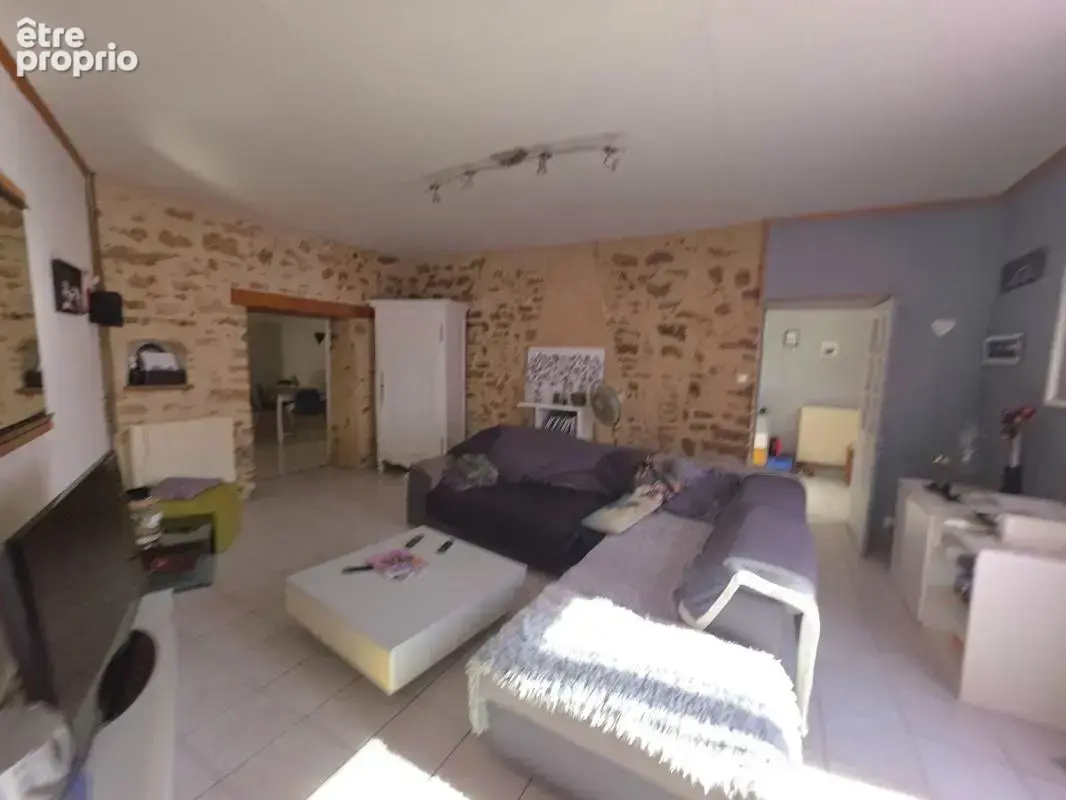 Moutier-sur-le-Lay maison en pierres de 170 m² sur terrain clos de 808 m² - photo 6