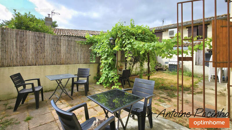 Appartement à SAINTE-FOY-DE-PEYROLIERES