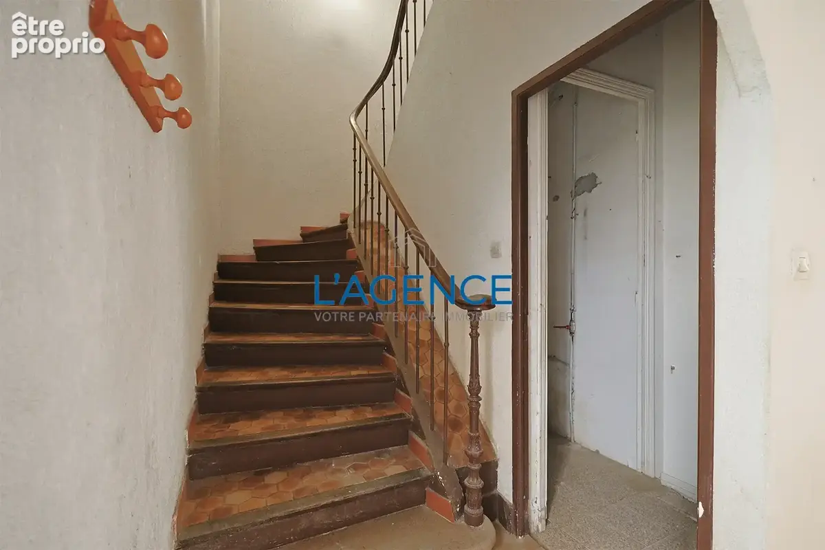 Hyères en plein coeur du quartier de la Gare , Maison de 140 m2 avec jardinet, exposée est ouest - photo 10