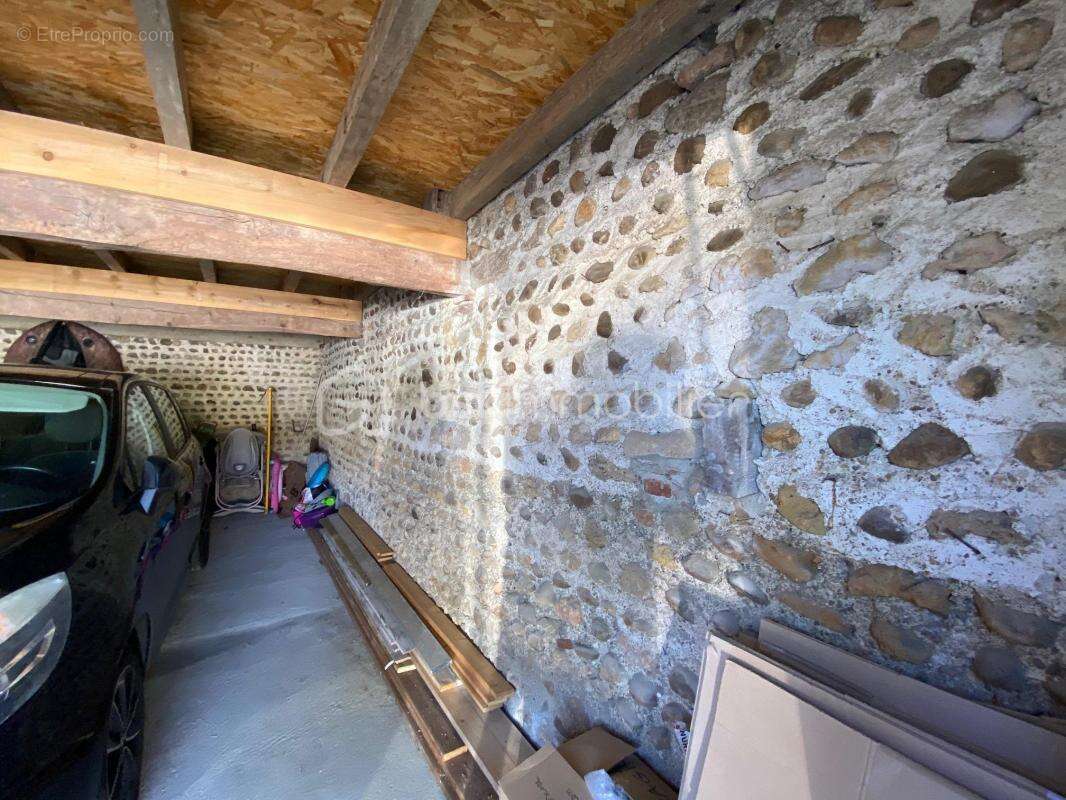 Maison à VILLECOMTAL-SUR-ARROS