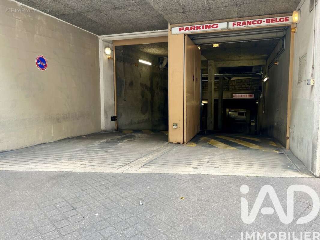 Photo 3 - Parking à PARIS-15E