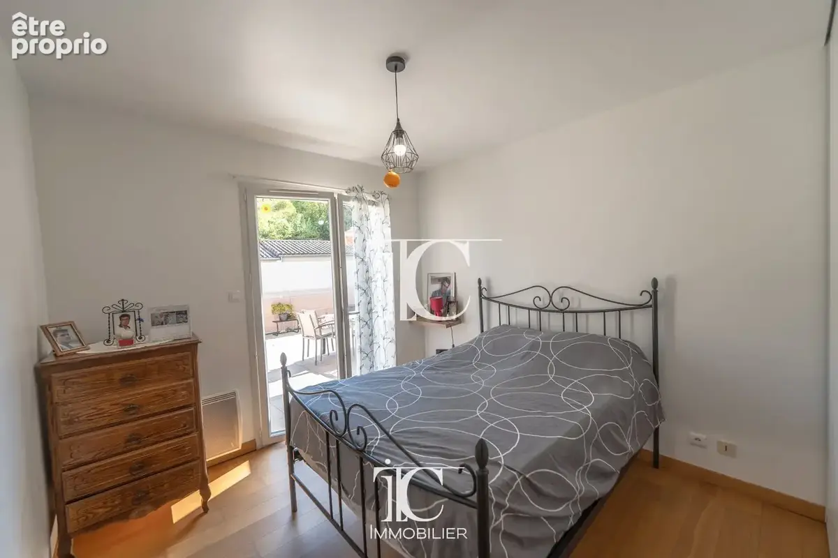 Appartement de 59 m² avec terrasse de 60 m² et garage  au cur des vans - photo 7