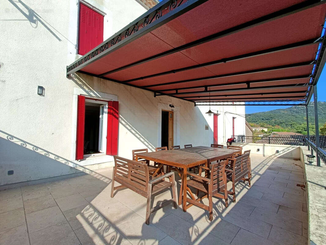 Maison 330 m² à Faugeres  - photo 2