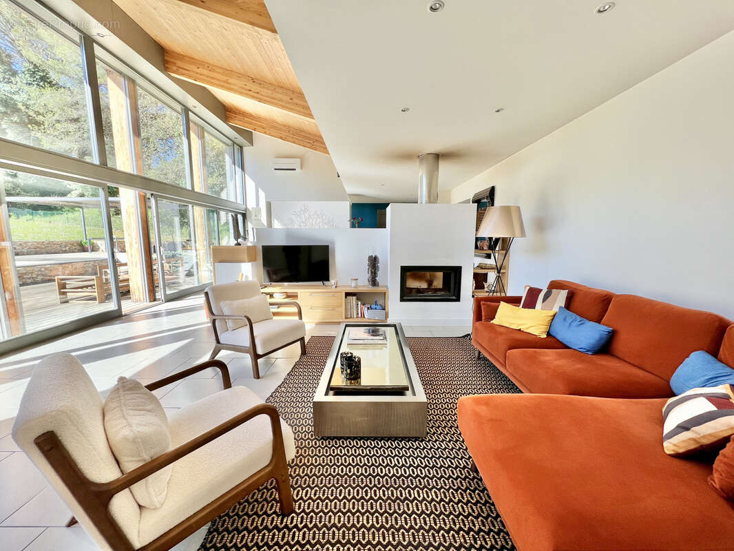 Maison à MEYRARGUES