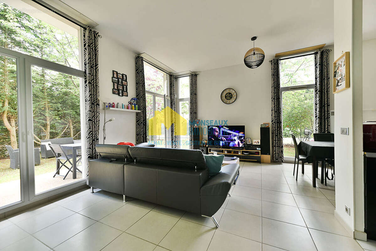 Appartement à SAINTE-GENEVIEVE-DES-BOIS