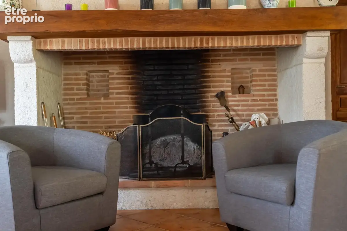 Maison de campagne avec pigeonnier attenant et dépendances - photo 7