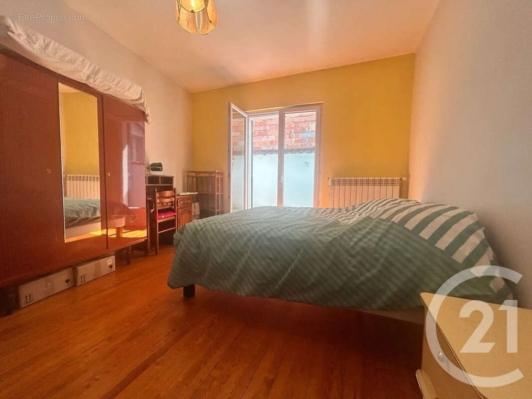 Maison à SAINT-HILAIRE-DE-LUSIGNAN