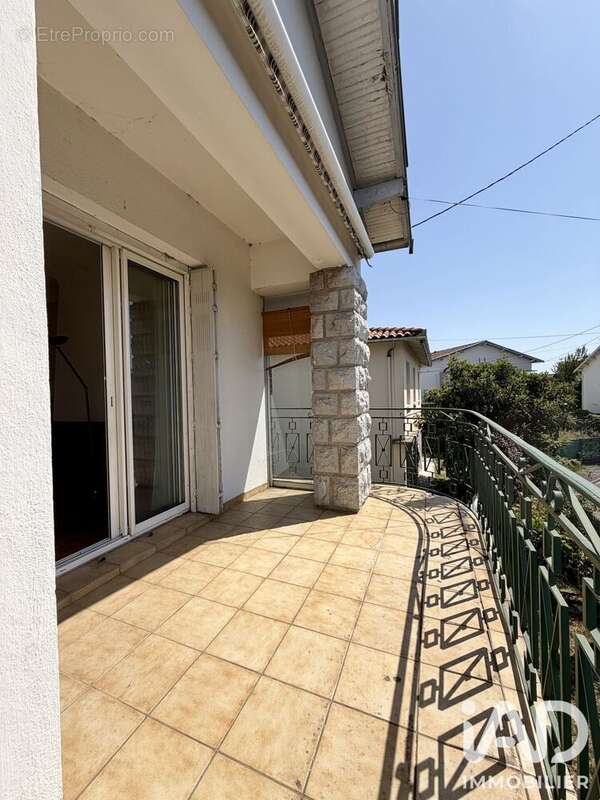 Photo 6